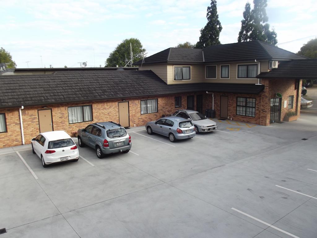 Arena Court Motel Hamilton Exterior photo